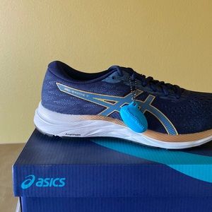 Woman’s new in box  Asics gym shoes Gel-Excite 7 color Peacoat/Champagne size 11